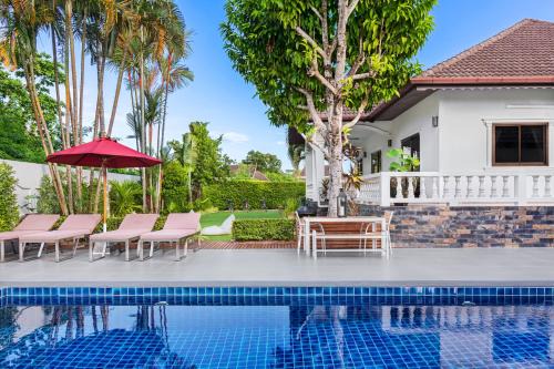 Happy Family Villa 2 -Phuket Private Pool Villa 5 bedrooms with large kitchen and garden in Phuket