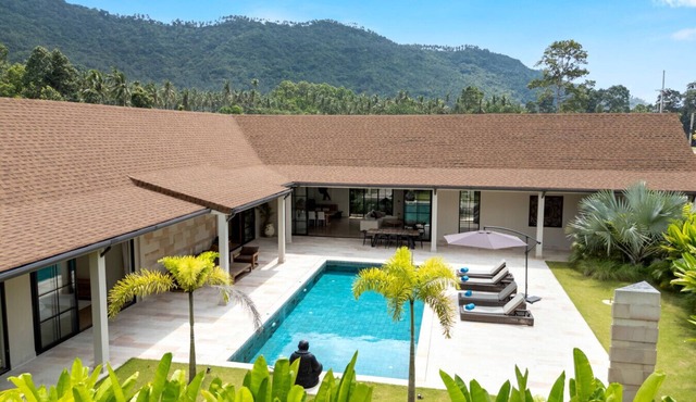 High-end 3-bedroom villa with private 10m pool, cathedral ceilings, and lush gardens in Lamai hills in Maret