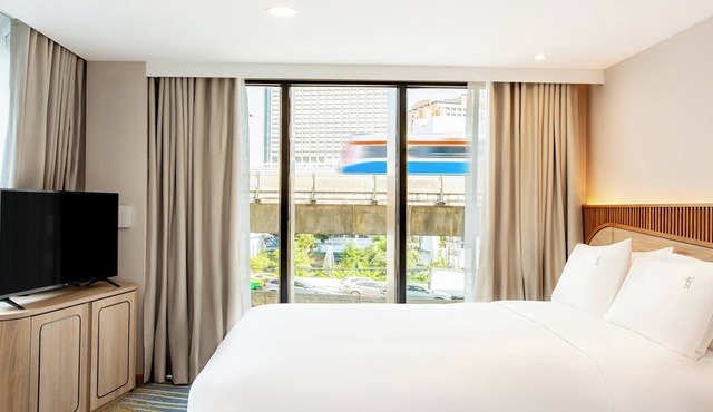 Holiday Inn Express and Suites Bangkok Central Pier by IHG