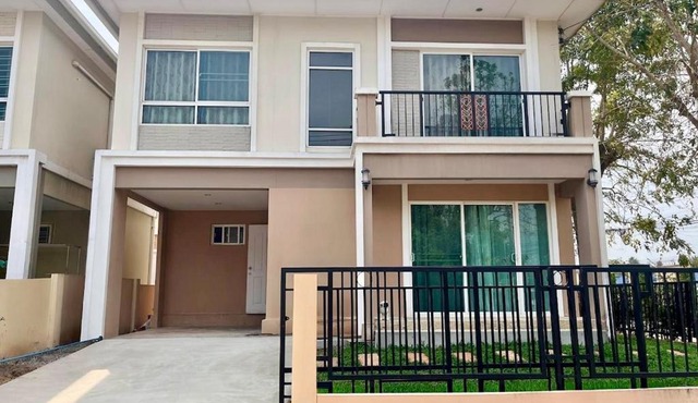 House in Nonthaburi close to Bangkok ภัสสรไพรด์ ปิ่นเกล้า วงแหวน บางกรวย นนทบุรี in Ban Khlong Bang Na
