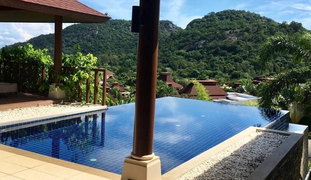 House with sea view and infinity pool