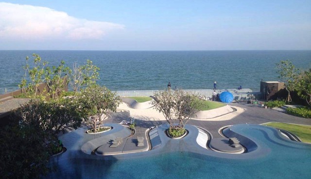 Hua Hin vacation home in luxury beachfront property, right on the beach newly built with golf