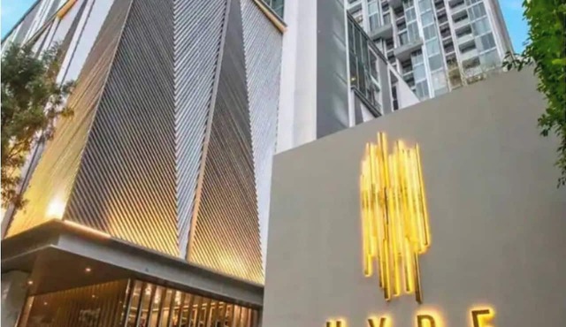 Hyde 11 2BR Luxury Suite near BTS Nana in Watthana