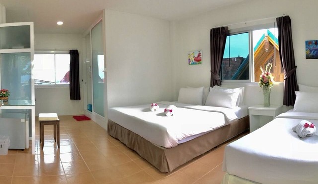 J Holiday Inn in Krabi