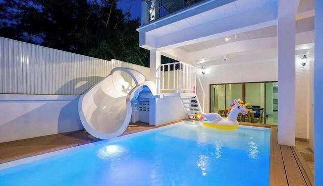 Jomtien 6BR Pool Villa · 210 meters to the Beach in Bang Lamung