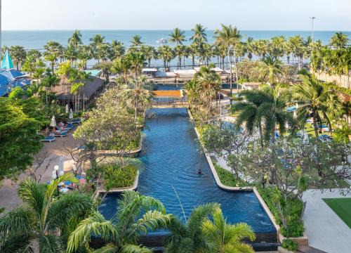 Jomtien Palm Beach Hotel & Resort - Family-Friendly in Pattaya
