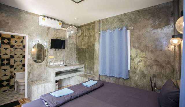 Jumbo Villa Homestay and Resort in Wiset Chai Chan