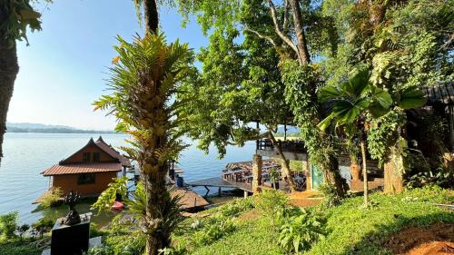 Kawarin Saiyai Cottage and Lake in Ban Pracham Mai Bon