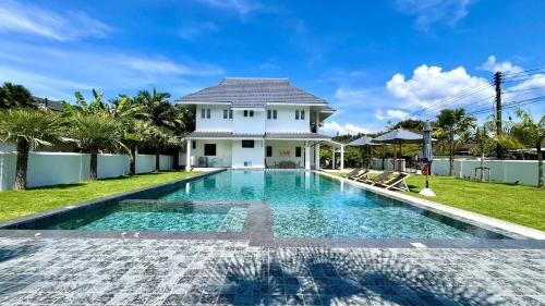 Khaolak 16 meters-Pool Villa with 3 bedrooms 3 bathrooms-Kokotel Montana Hotel in Takua Pa