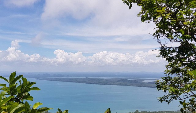Koh Jum Beach Villas in Nuea Khlong