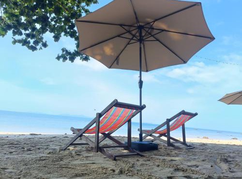 Kohjum Relax Beach in Nuea Khlong