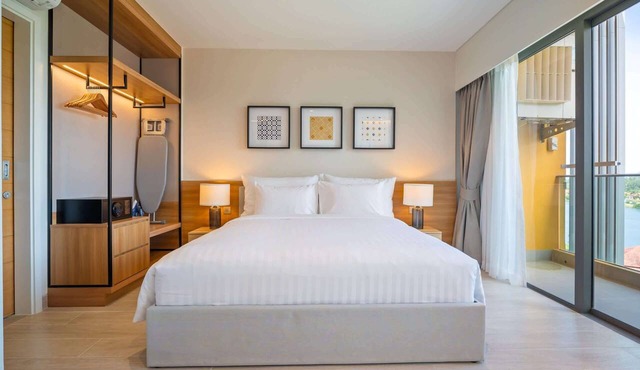 Laguna Lakeside, One Bedroom 1714 B3 Premium