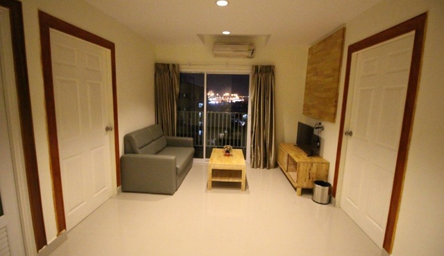 Lee Place Phatthanakan Condo in Bangkok