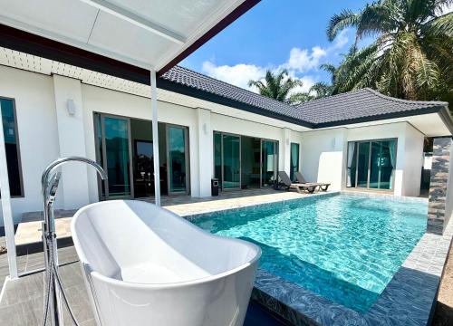 Legacy pool villa in Ban Chong Phli