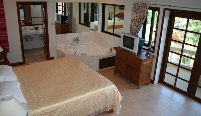 Long Beach Inn in Sam Roi Yot