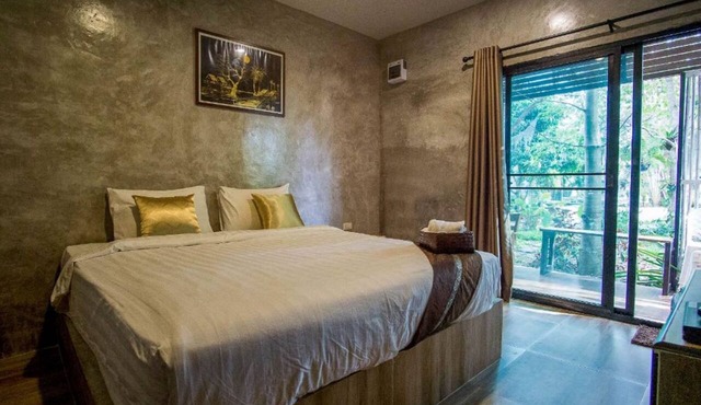Long Lake Resort in Si Racha