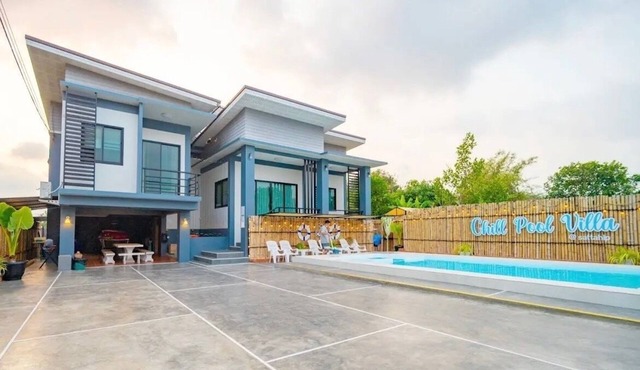 Lovely 3-bedroom villa with AC in Tambon Sattahip