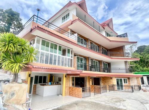 Lucky 9 Airport Hotel Phuket in Nai Yang Beach