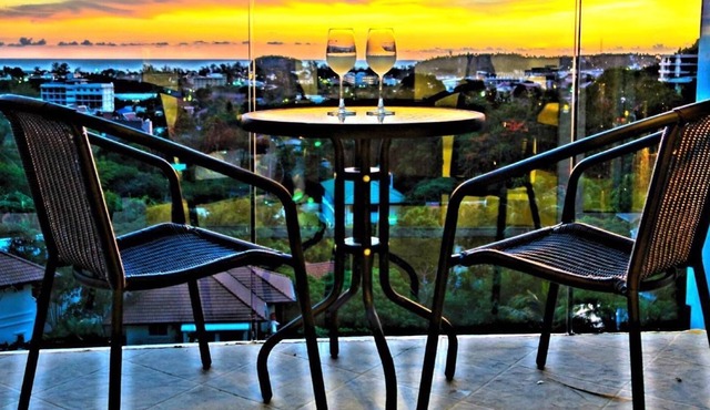 Luxury sea view apartment in condo with services