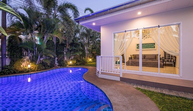 Luxury villa with private swimmong pool in Tambon Bang Sare