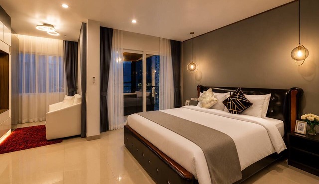 Luxury4BR Pool VillaWalk to PatongBeachRooftop BBQ in Patong