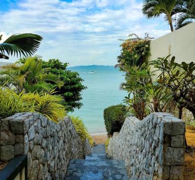 Majestic Residence Pool Villa Private Beach in Pattaya South