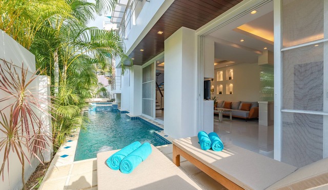 Modern 4 bedroom seaview pool villa only 1.4 km to Patong beach