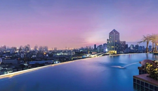 Modern condo close to BTS and many restaurants.