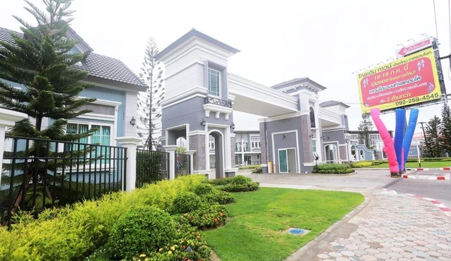 Modern House 3BR at The Golden Town-Ruamchock Plaza Chiang Mai in Chiang Mai