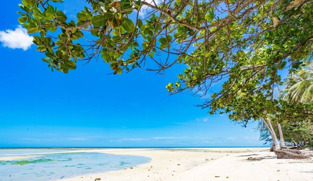 Natien Beach and Garden Villa, very close to the beach, private and spacious