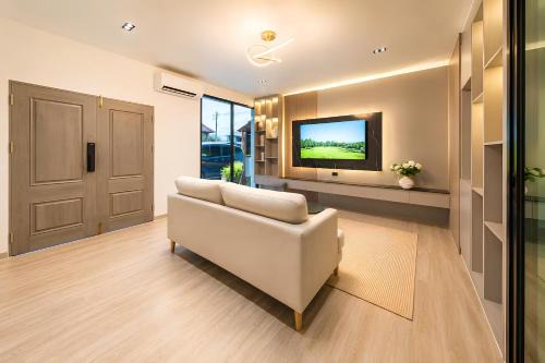 NEW HOUSE Entire, Near Night Bazar Chiangmai