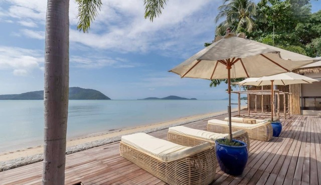 NEW Serenity Tropical 2 Bed Condo On Beachfront