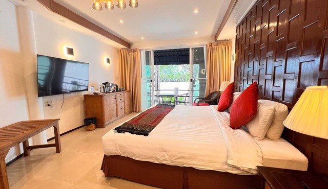 No8 Double Suite, Rainbow Arokaya Welness Resort in Tambon Hua Sai