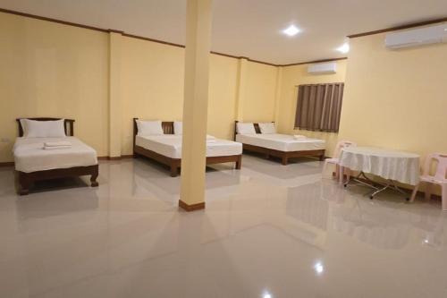 Nongsak Riverside Guesthouse & Nongsak Guesthouse in Ban Khon