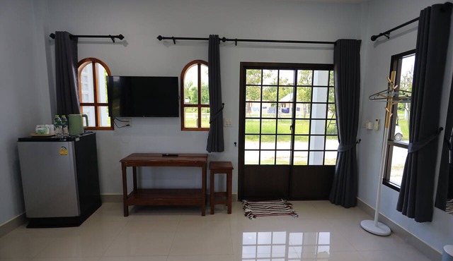 Numhom Resort in Thap Than