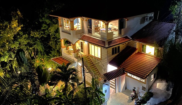 OASIS 5-Bedroom VILLA, Karon/Phuket, only 10 walking minutes from the fine sands