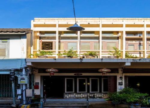 OYO 75469 Baan Kong Hostel in Takua Pa