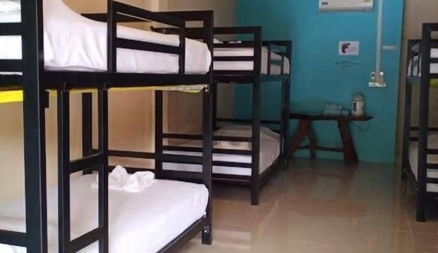 painting family hostel in Phanom