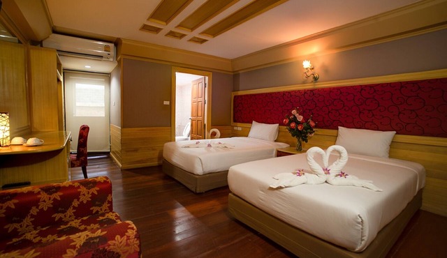 Pearl resort and hotel in Pak Kret