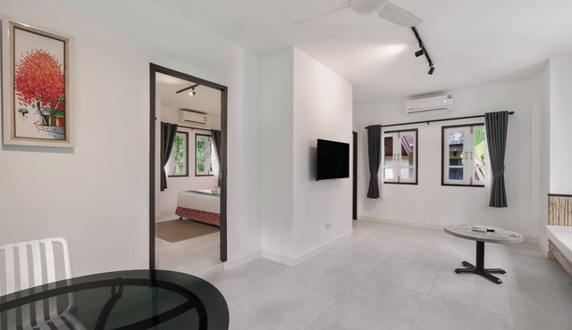 Phuket tropical bungalow with living room & kittchenette 700 meters to the beach
