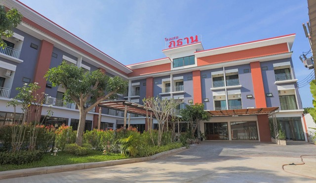 Phuthan Hotel in Tha Chang