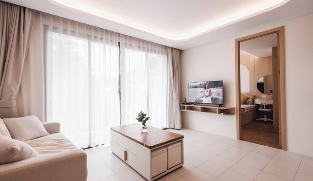 Premium 2BR Kamala Beach, Pool, Gym & Shuttle Bus 305