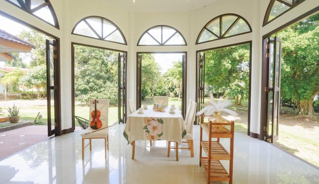 Private 400m2 Villa - Hearth - Mountain View - Huge yard - AC - Late Check-in