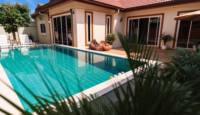Queen Massarossa Pool Villa Pattaya-25