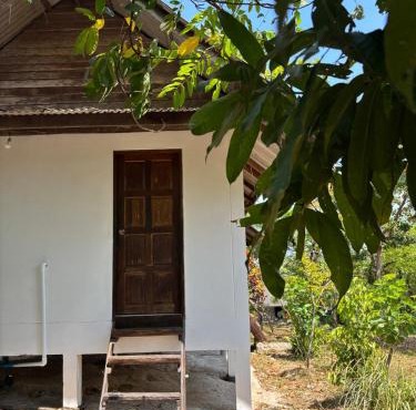Quiet Garden Bungalow - walking distance to beach, Koh Yao Noi in Phuket