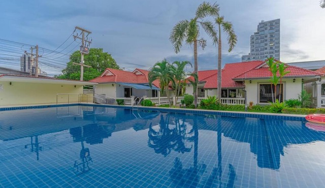 Resort 6-3BR Huge Pool, BBQ, 300m-Beach, 8 mins to Walking Street