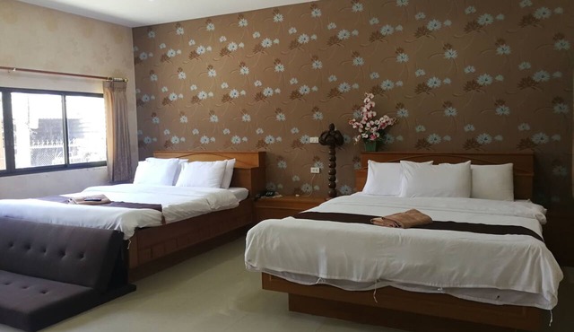 Reurn Thai Resort Ratchaburi in Damnoen Saduak