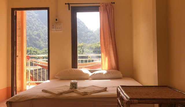 Riverview Bungalows & GH in Muang Ngoi Neua