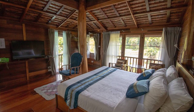 Royal Train Garden Resort in Hang Dong