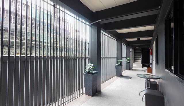 RQ Bangkok Huai Khwang by Collection O